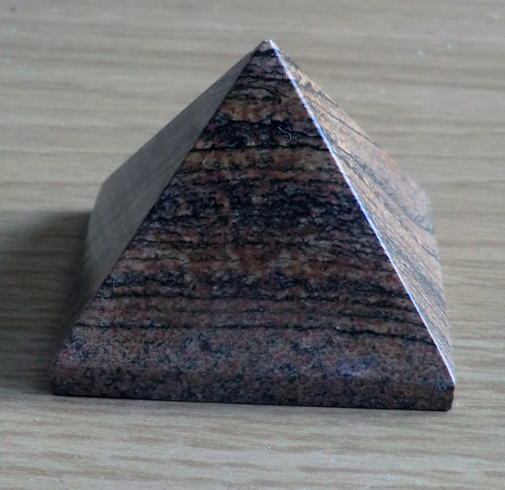 Crystal Pyramid 05 37mm Square