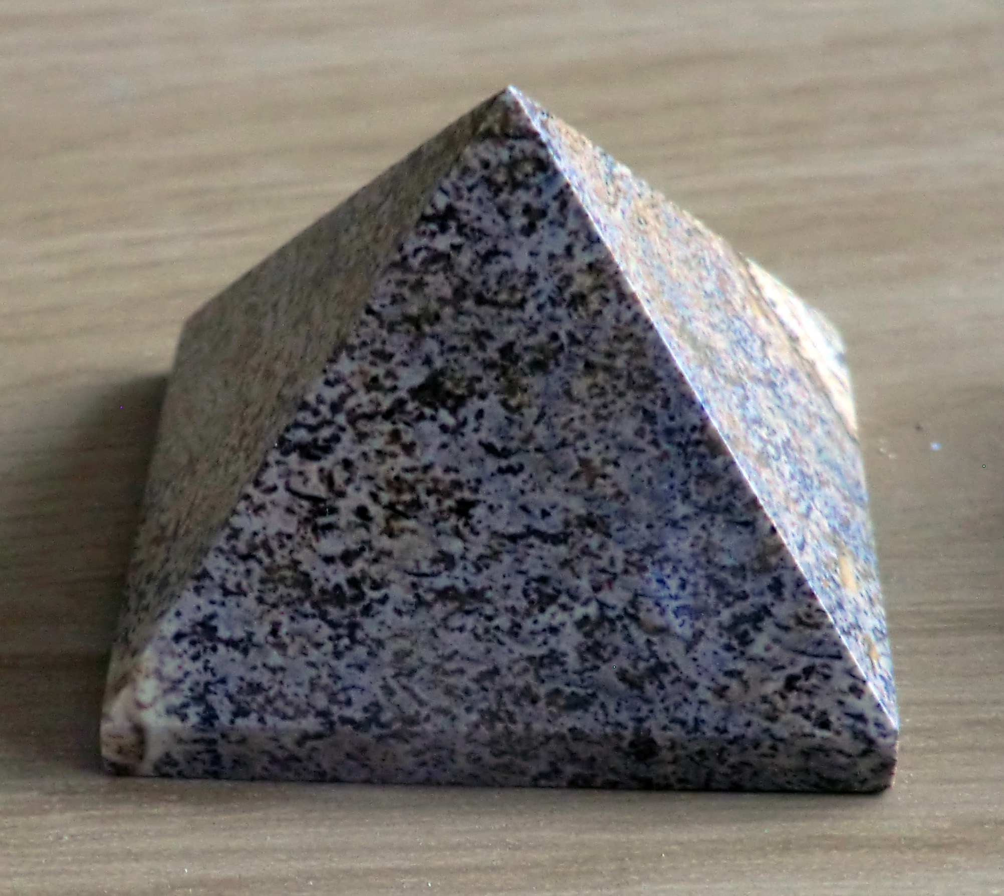 Crystal Pyramid 18 37mm Square