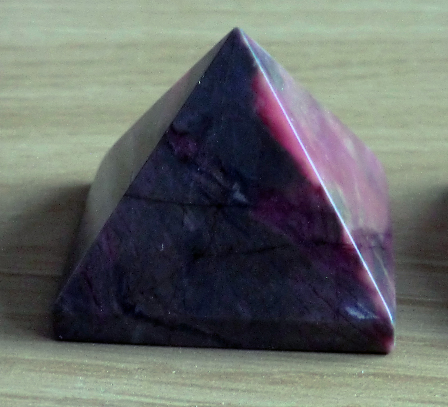 Crystal Pyramid 19 37mm Square