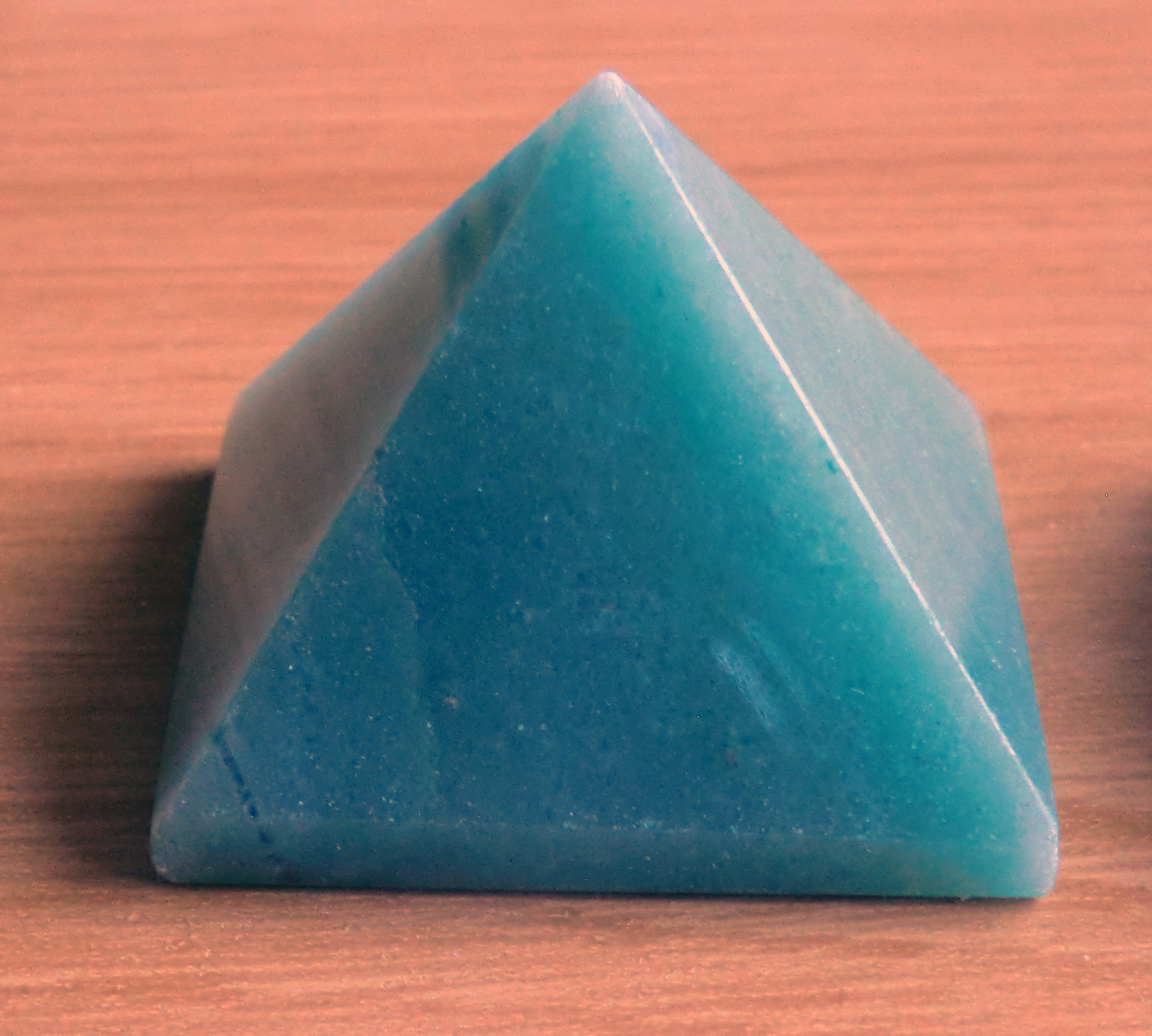 Crystal Pyramid 28 37mm Square