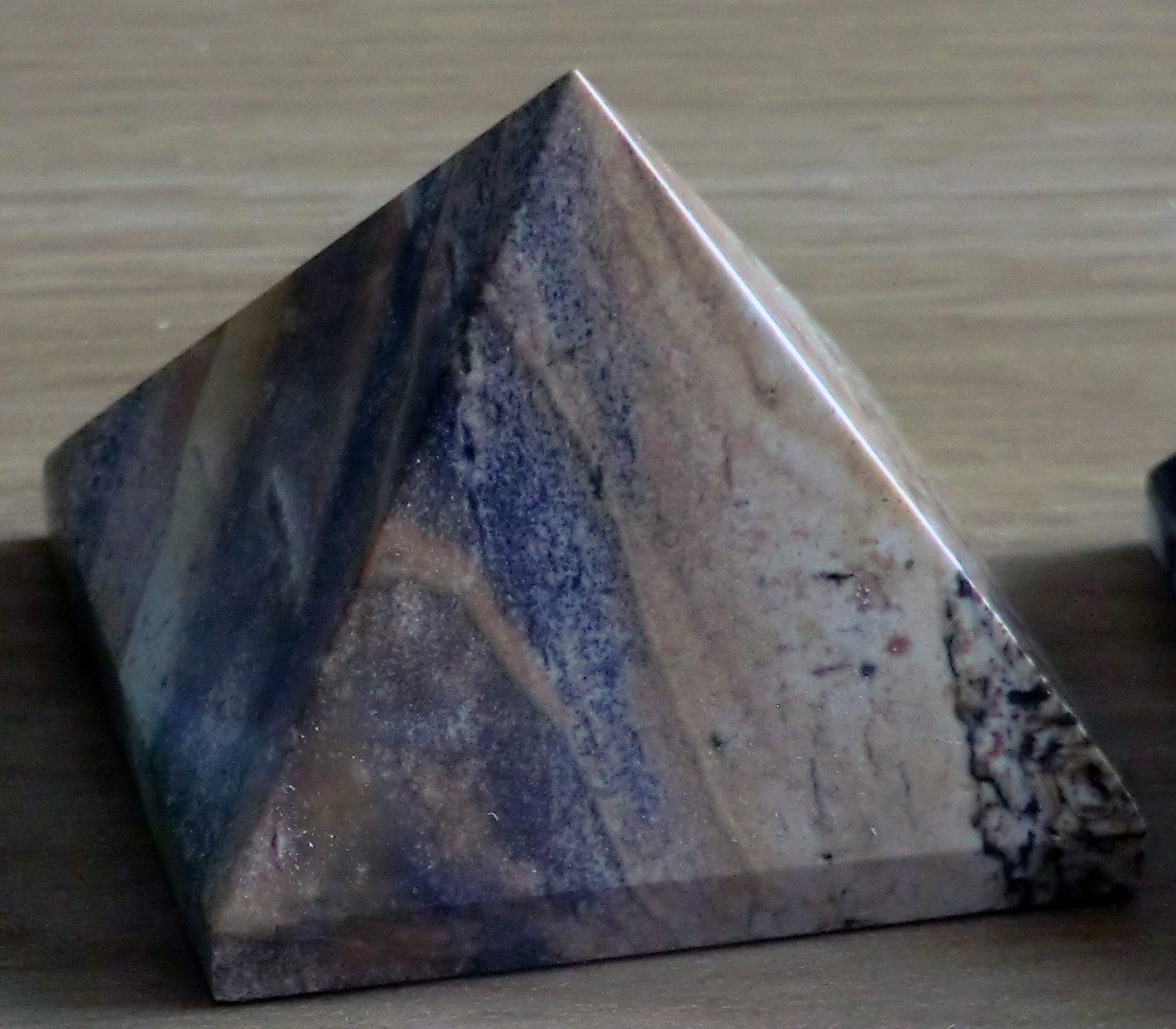 Crystal Pyramid 33 37mm Square