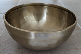 Hand Made Metal Tibetan Singing Bowl 21 cm Diameter 1282g  (187 Hz)