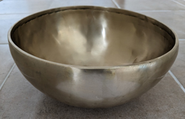Hand Made Metal Tibetan Singing Bowl 24.5 cm Diameter 1675g (149 Hz)