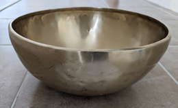 Hand Made Metal Tibetan Singing Bowl 29.5 cm Diameter 2470g (110Hz)
