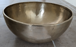 Hand Made Metal Tibetan Singing Bowl 28.5 cm Diameter 2630g (95Hz)