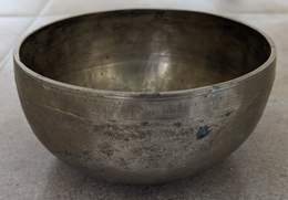 Hand Made Metal Tibetan Singing Bowl 13.5cm Diameter 362g (268Hz)