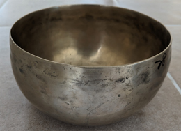 Hand Made Metal Tibetan Singing Bowl 17 cm Diameter 504g  (159 Hz)