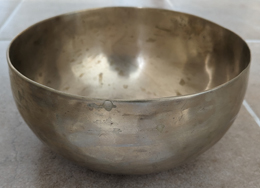 Hand Made Metal Tibetan Singing Bowl 19cm Diameter 522g  (96 Hz)