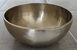Hand Made Metal Tibetan Singing Bowl 19cm Diameter 940g  (214 Hz)