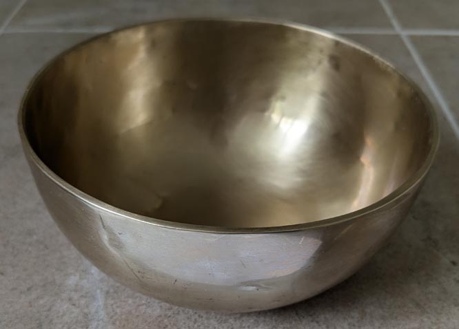 Hand Beaten Metal Tibetan Singing Bowl 16cm Diameter 708g  (261 Hz)