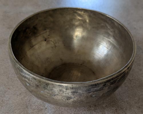 Hand Beaten Metal Tibetan Singing Bowl 13.5 cm diameter 425g (360 Hz)