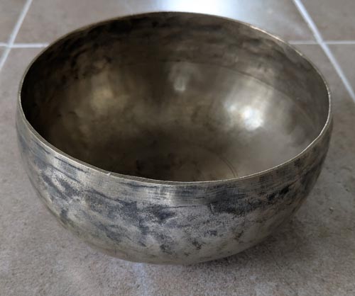 Hand Beaten Metal Tibetan Singing Bowl  18cm Diameter 652g A  (151 Hz)